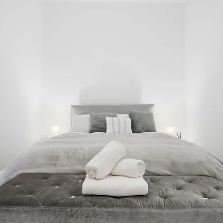 Modern 2bed Northern Quarter, Long Stays, Contractors