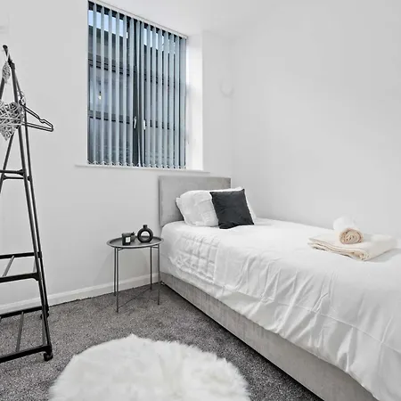 Modern 2bed Northern Quarter, Long Stays, Contractors