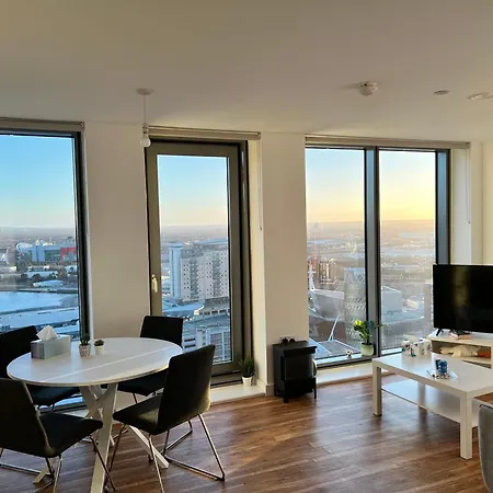 2bed In Media Within Walking Distance From Old Trafford Stadium * Manchester