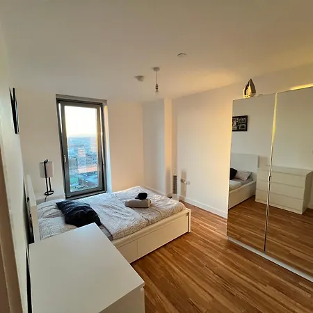 2bed In Media Within Walking Distance From Old Trafford Stadium Apartament *