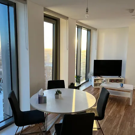 Apartament 2bed In Media Within Walking Distance From Old Trafford Stadium Manchester