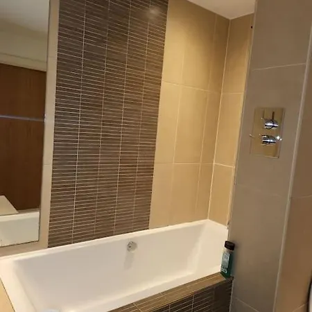 Delightful 2 Bedroom *