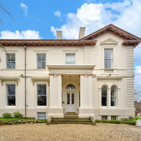 Daire Luxury King Near Royal Hospital - Pass The Keys