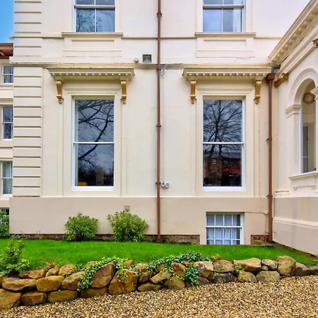 Luxury King Near Royal Hospital - Pass The Keys Manchester