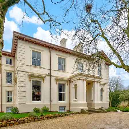 Luxury King Near Royal Hospital - Pass The Keys