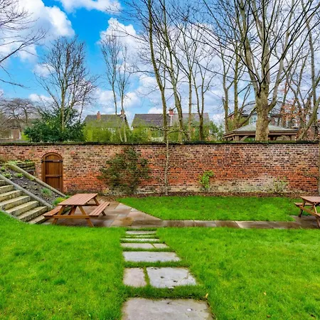 Luxury King Near Royal Hospital - Pass The Keys Daire