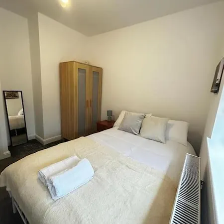 Apartment Lovely 5br In Manchester. Close To The *