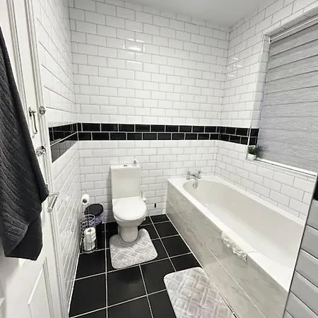 Lovely 5br In Manchester. Close To The *