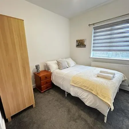 아파트 Lovely 5br In Manchester. Close To The 맨체스터