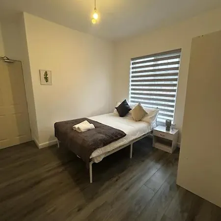 Lovely 5br In Manchester. Close To The *