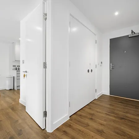 Harboview Haven Waterfront Apartment