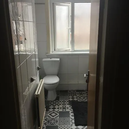 Single - Town & Nearby, 24h Bus, Airport-linked Homestay