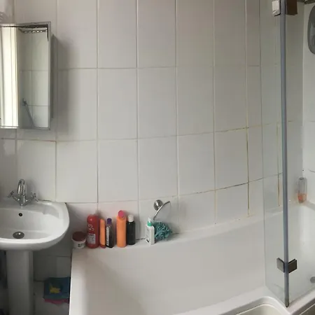 Single - Town & Nearby, 24h Bus, Airport-linked *