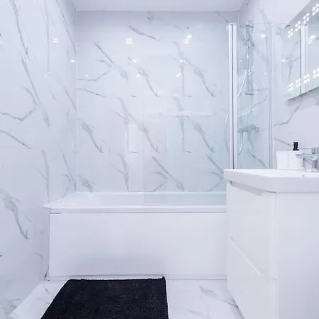 Heart Of Didsbury, Private Gated Car Park By Hass Haus Mánchester