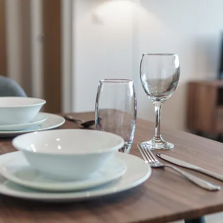 Modern Apartment, Free Parking For Two, Smart Tvs, Location Manchester