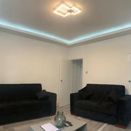 3 Bedroom House With Modern Interior, Close To The Etihad Stadium מנצ'סטר