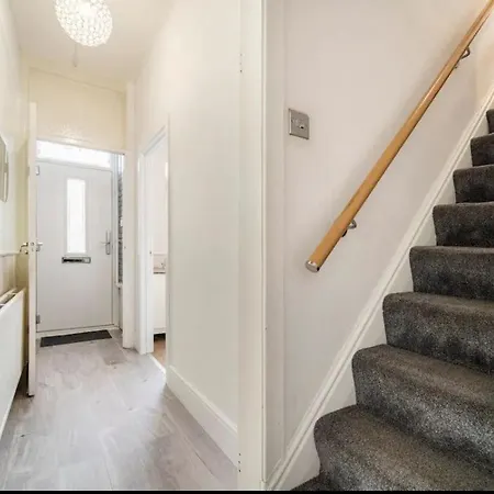 Appartamento 3 Bedroom House With Modern Interior, Close To The Etihad Stadium *