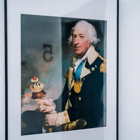 Barton House - Sleeping 10 Holiday home *