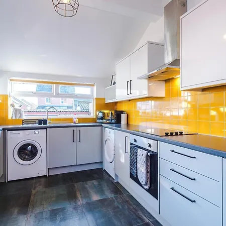 Barton House - Sleeping 10 Holiday home Manchester