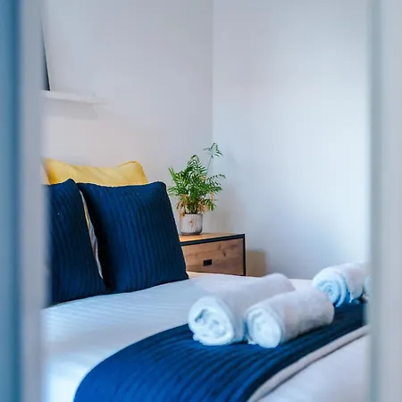 Barton House - Sleeping 10