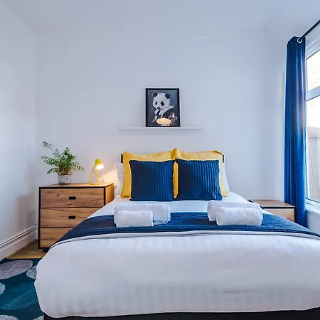 Barton House - Sleeping 10