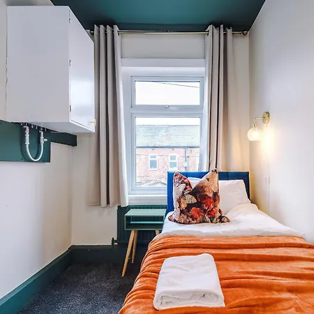 Charming 3-bedroom House-salford Manchester