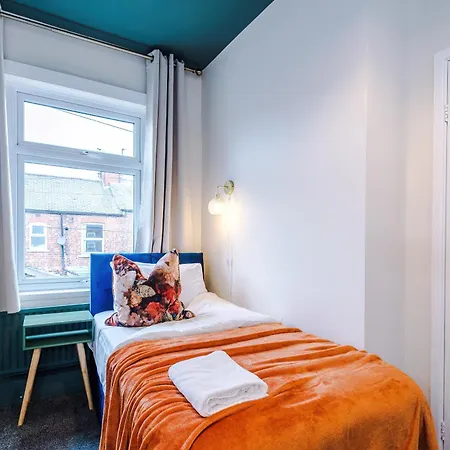 Holiday home Charming 3-bedroom House-salford