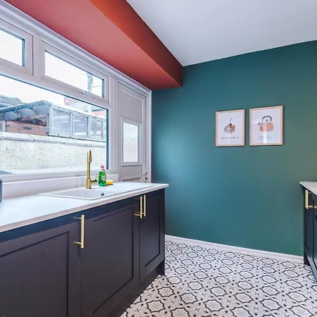 Charming 3-bedroom House-salford Hébergement de vacances
