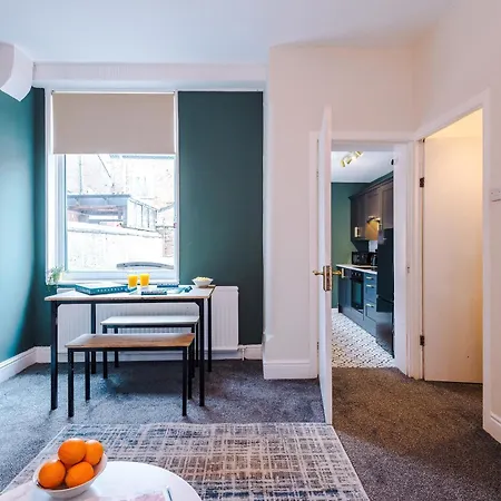 Charming 3-bedroom House-salford Hébergement de vacances Manchester