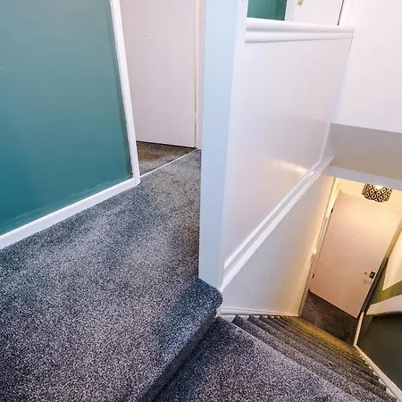 Holiday home Charming 3-bedroom House-salford