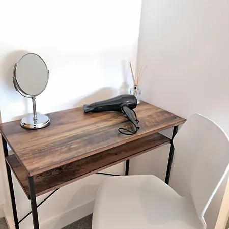 Apartment 5mins Jd Gym Supermarket Retail M60 Centre Salford Queys Media *