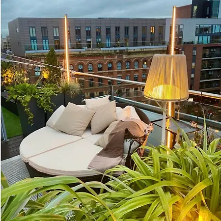 Apartment Ancoats Getaway With Terrace And Hot Tub Manchester
