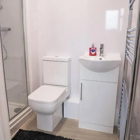 New Flat, Old Trafford Apartment
