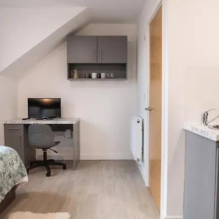 New Flat, Old Trafford * Manchester