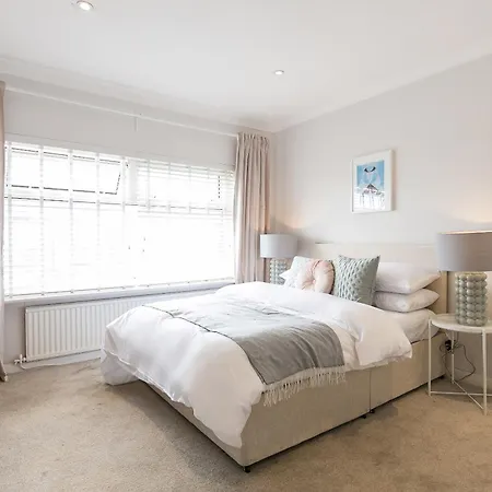 펜션 Spacious 4 Bedroom - Sleeps 8 맨체스터