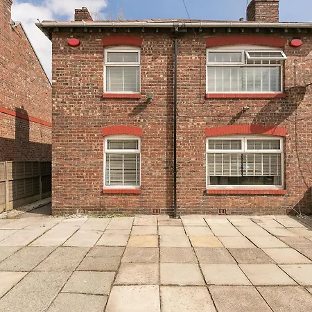 Spacious 4 Bedroom - Sleeps 8