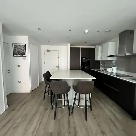 アパート Gorgeous Luxury 2 Bed En-suite - Entire マンチェスター