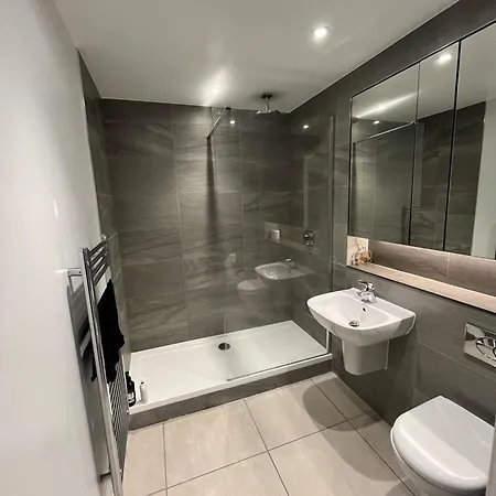 Gorgeous Luxury 2 Bed En-suite - Entire アパート *