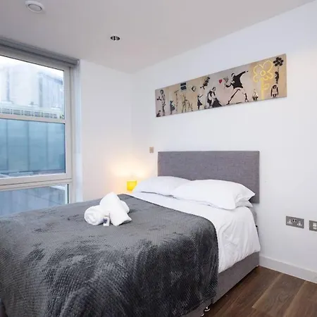Апартаменты Stylish Mediacity 2bed, Sleeps 6, Amazing Views Манчестер