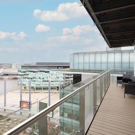 Stylish Mediacity 2bed, Sleeps 6, Amazing Views Manchester
