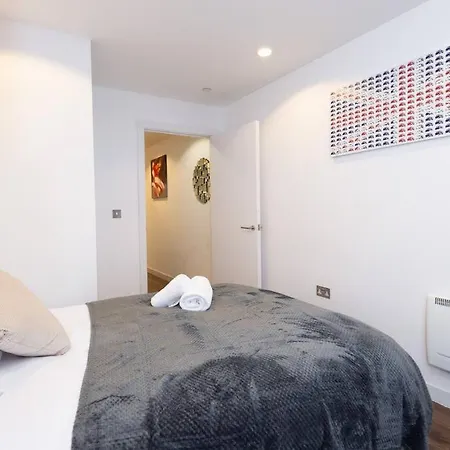 Apartman Stylish Mediacity 2bed, Sleeps 6, Amazing Views Manchester