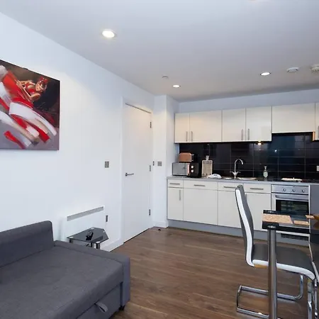 Stylish Mediacity 2bed, Sleeps 6, Amazing Views Apartman *