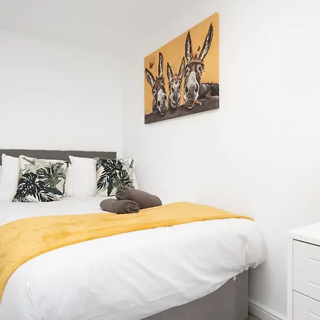 Exquisite Mcr Centr Gem - Foosball - Sleeps11 Ferienhaus