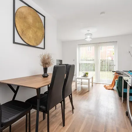 Exquisite Mcr Centr Gem - Foosball - Sleeps11 Ferienhaus