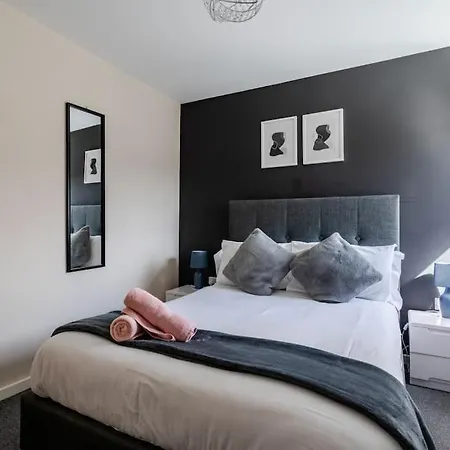 Bright 1 Bedroom Flat In Salford With Parking Available * マンチェスター