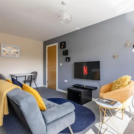 Bright 1 Bedroom Flat In Salford With Parking Available マンチェスター