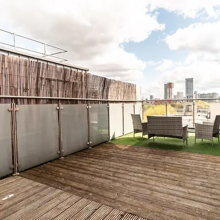 Prime Location 1 Bed Penthouse Appartamento *