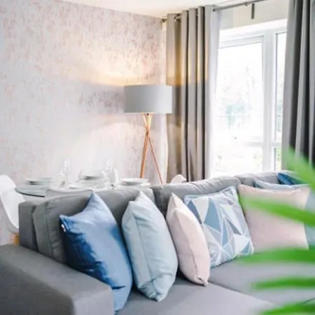 Apartman Near Centre, Etihad, Coop Live *