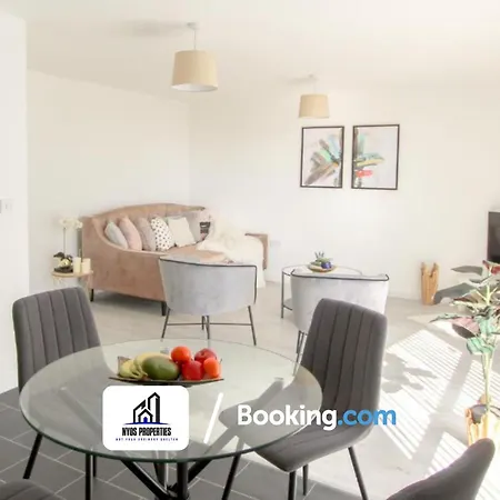 2 Bed Apt City Centre By Nyos Short Lets & Serviced