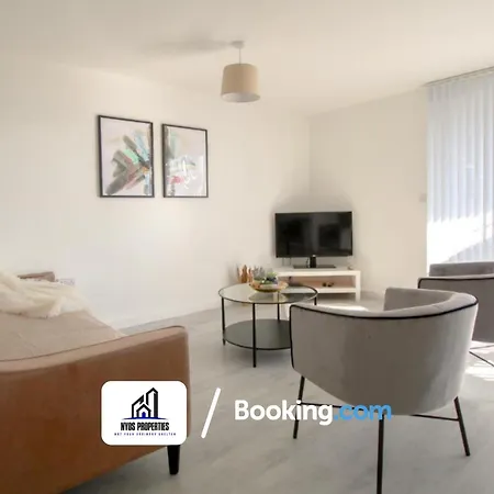 2 Bed Apt City Centre By Nyos Short Lets & Serviced 3*